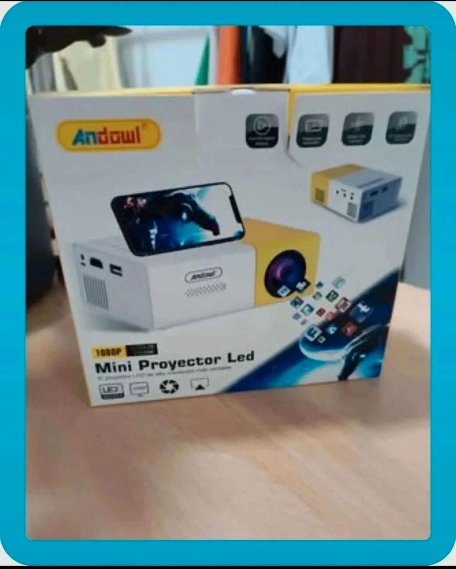 Mini projetor LED novo